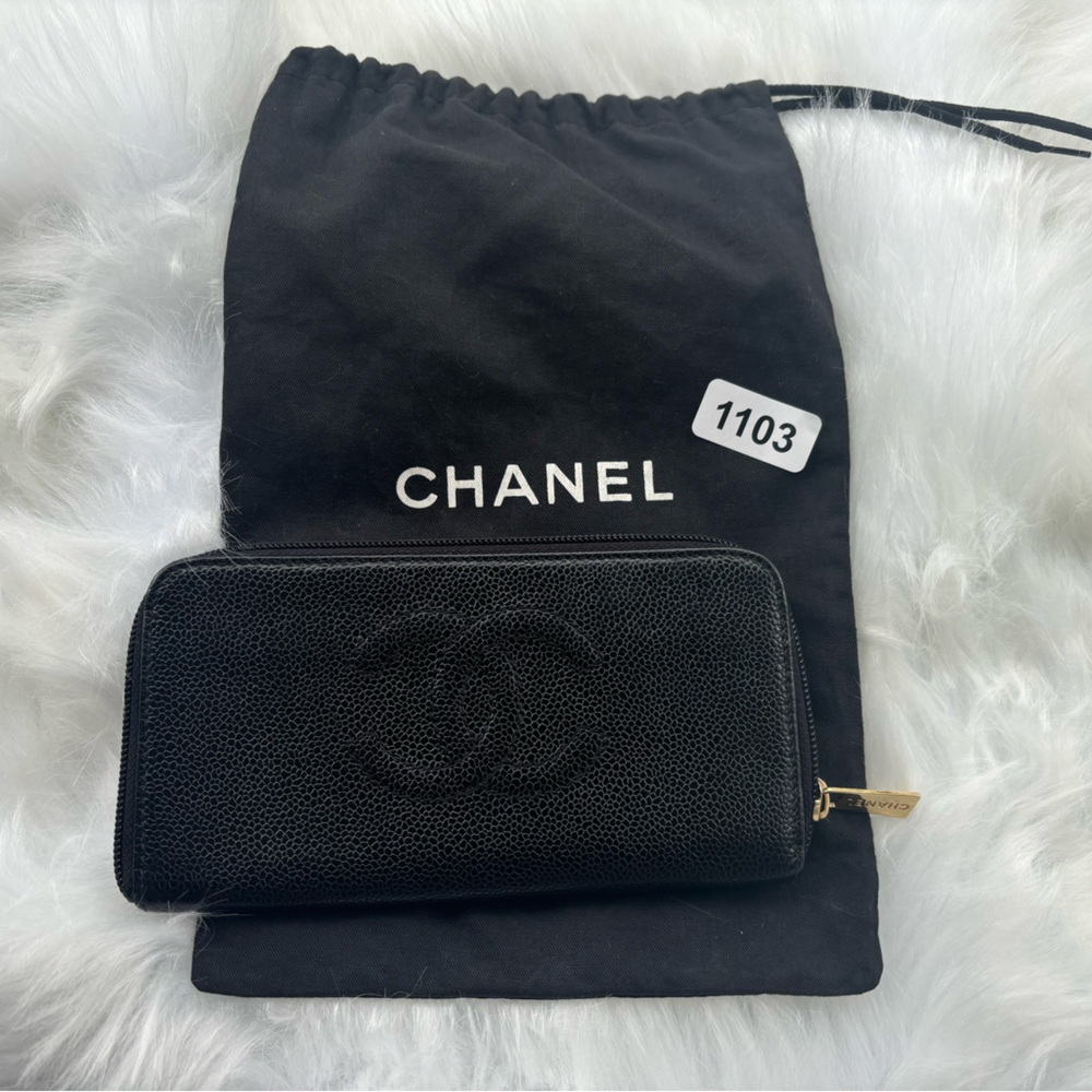 Authentic CHANEL leather wallet. EUC.